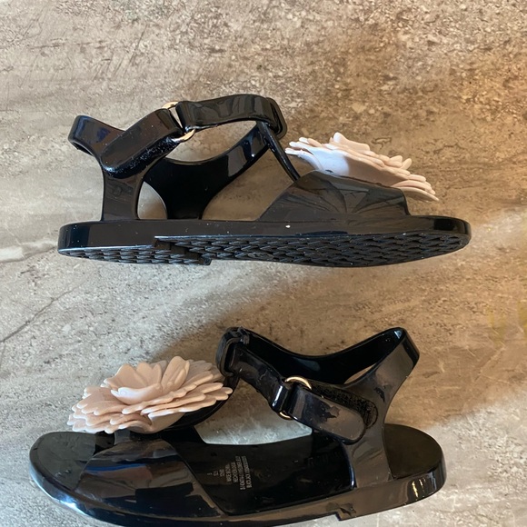 Size 5 baby jelly sandals coco Chanel style New - Picture 3 of 3